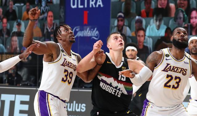  约基奇统治内线攻防，掘金轻取马刺迎连胜