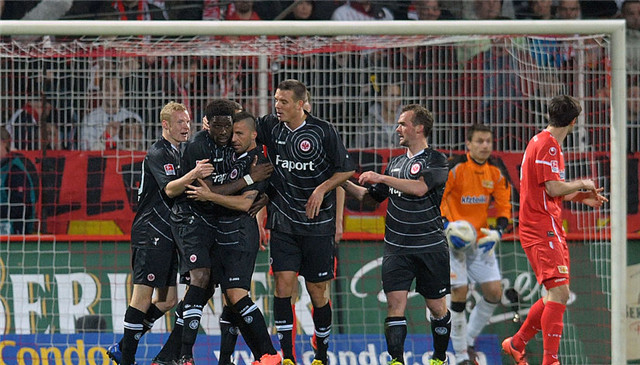  柏林联合铁血防守密不透风，门框帮忙保住零封金身