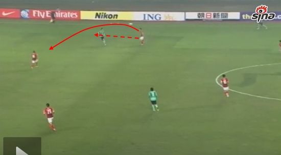  乌迪内斯定位球显神通，精准打击攻克强敌城池